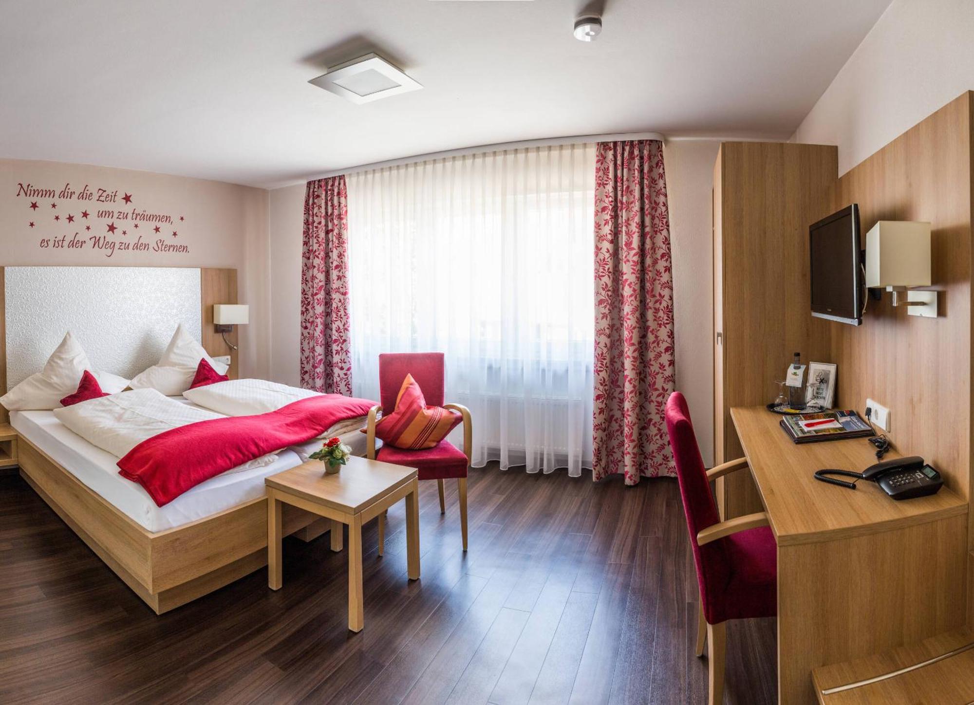 Landgasthaus Zur Linde, Neusatz Buhl Ruang foto