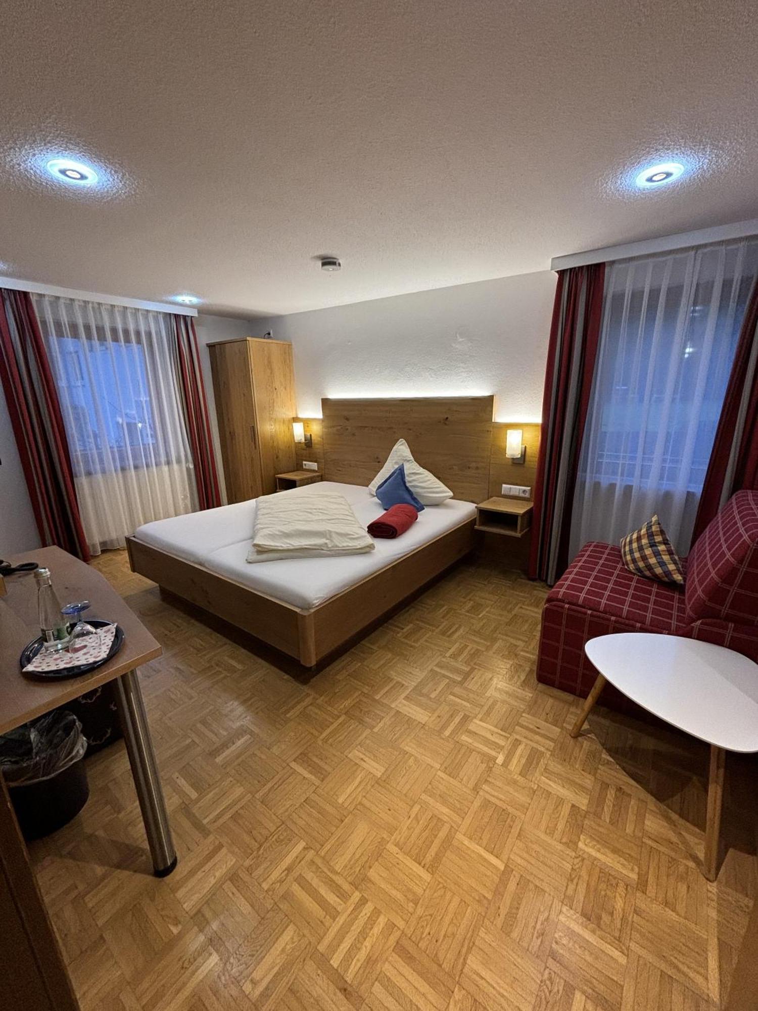 Landgasthaus Zur Linde, Neusatz Buhl Ruang foto