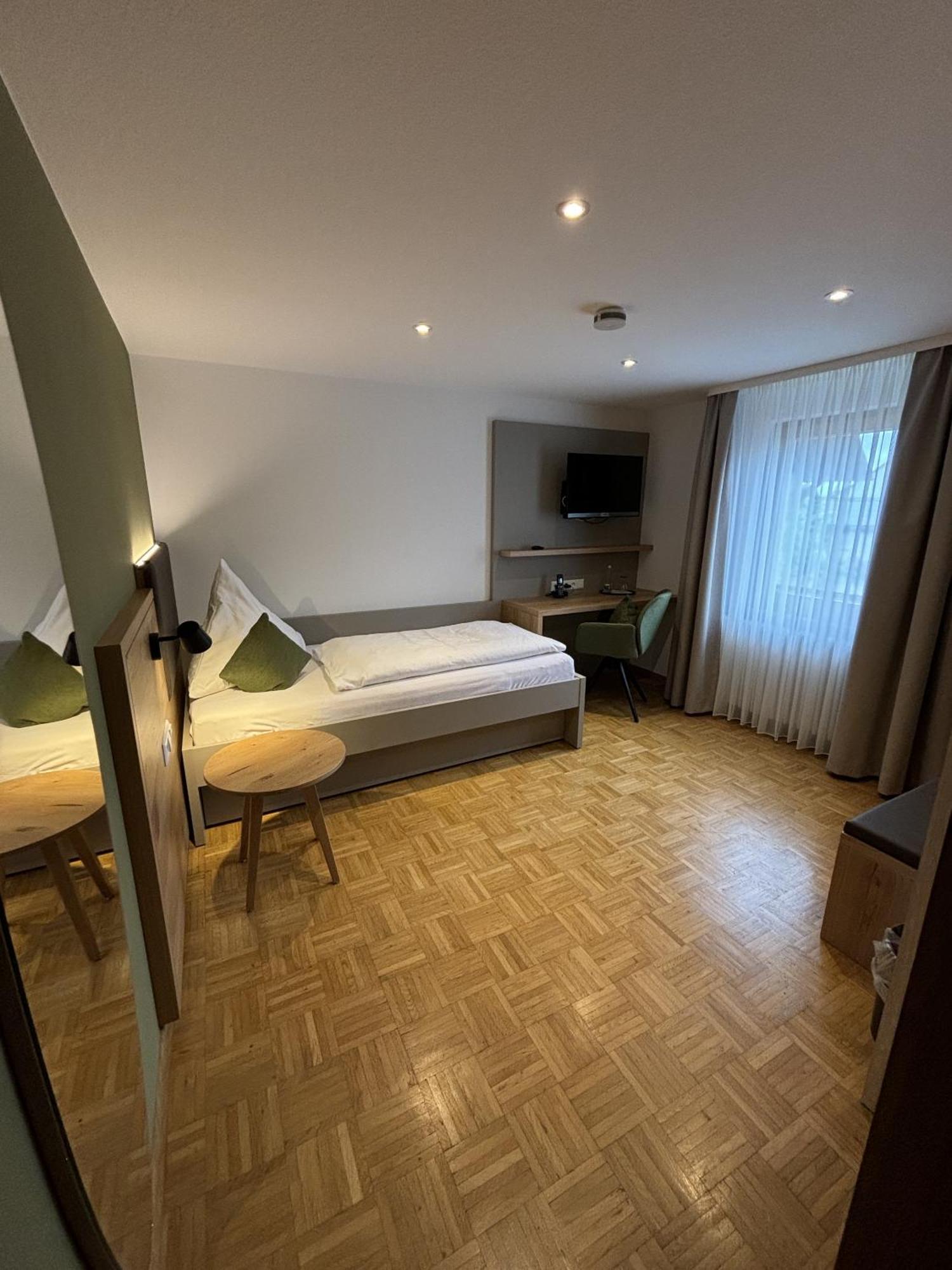 Landgasthaus Zur Linde, Neusatz Buhl Ruang foto